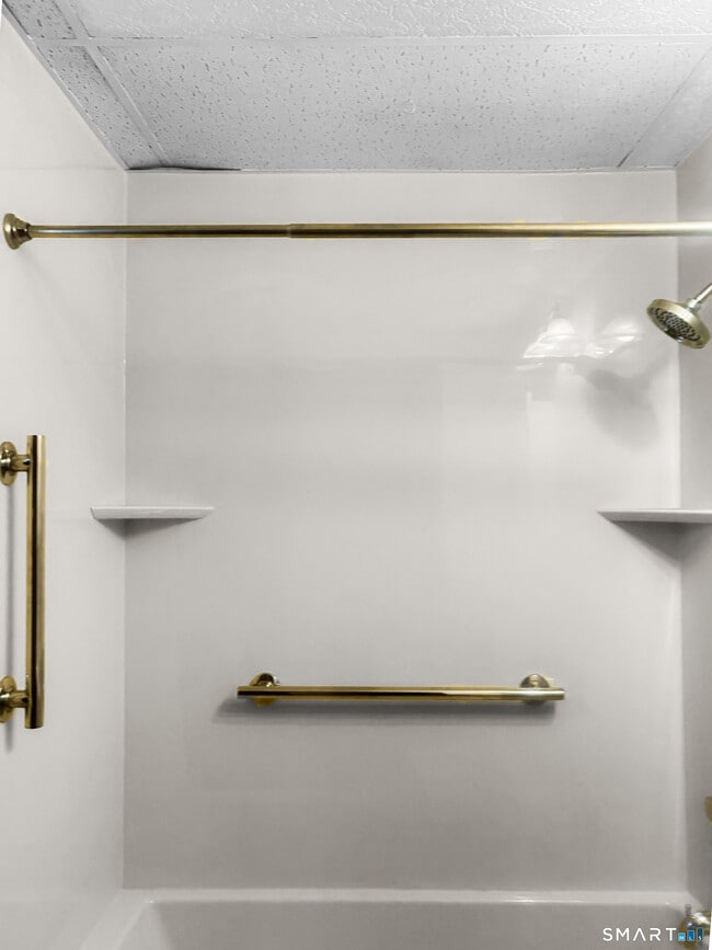 Building Photo - 532 Carroll Ave