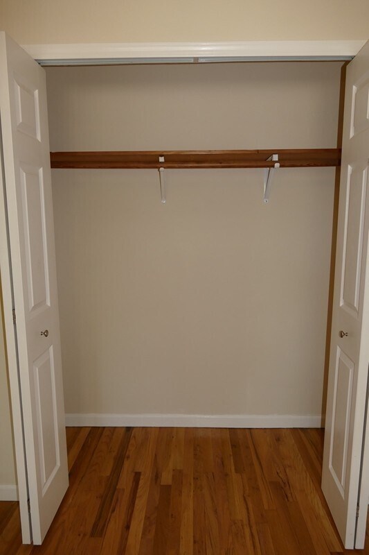 Building Photo - SE Garrett Dr - Milwaukie 3 bedroom with hardwood floors