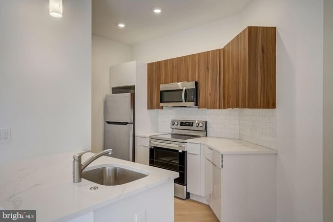 Primary Photo - 4200 Lancaster Ave