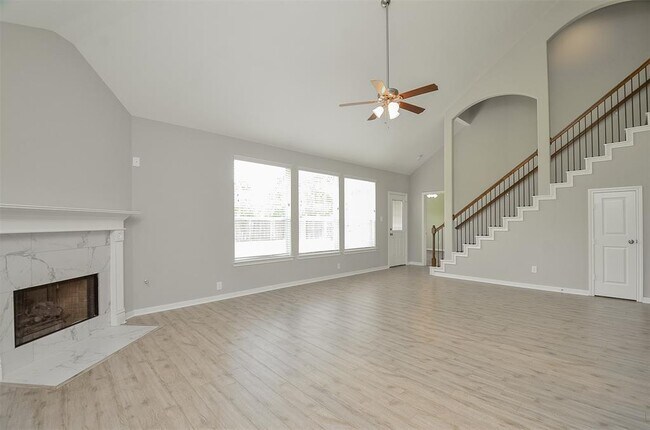 Building Photo - 23751 River Pl Dr
