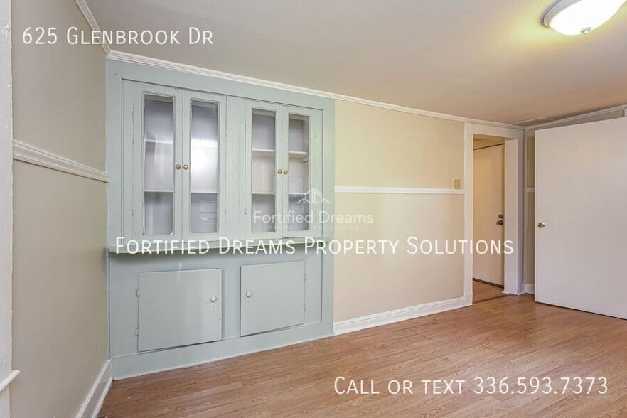 Building Photo - 625 Glenbrook Dr