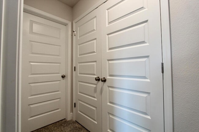 Building Photo - 323 Callie Dr