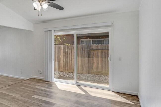 Building Photo - Updated Orangevale Duplex with Private Yard and Garage!