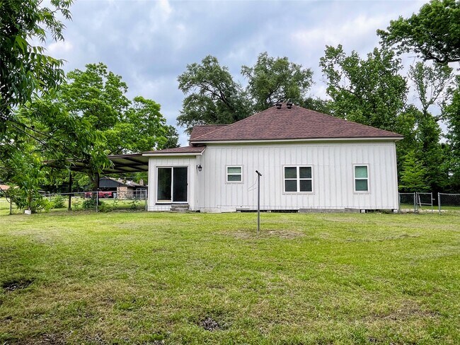 Building Photo - 210 Crescent Dr