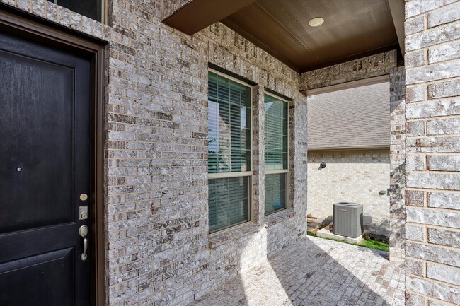 Front porch area - 253 Gill Point Ln