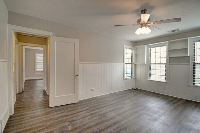 Building Photo - 1707-B Main St