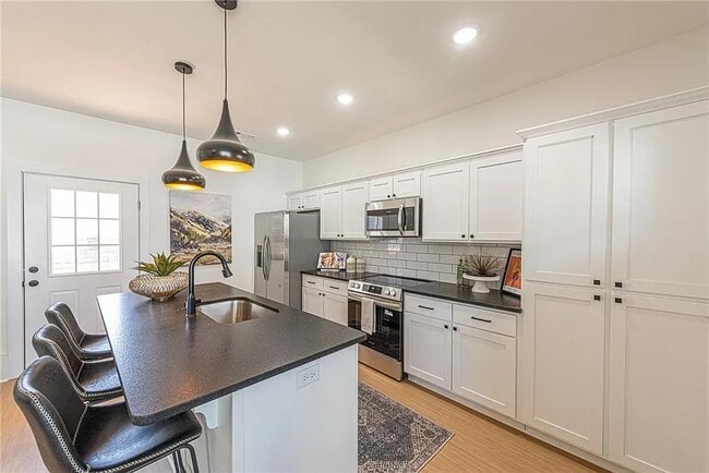 Building Photo - 3199 W Tulsa St