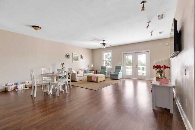 Building Photo - 256 Soho Ct