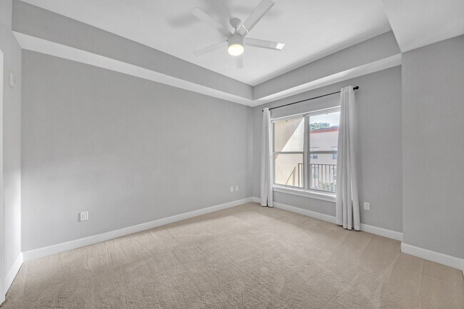 Building Photo - Luxury Treetop Penthouse