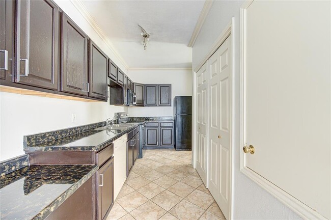 Building Photo - 2023 Gentryside Dr