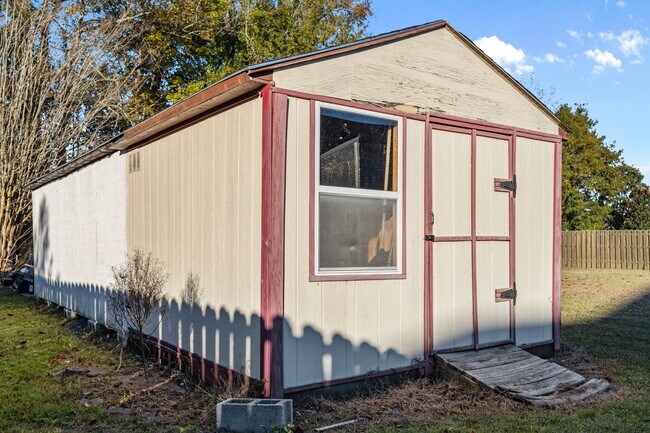 Building Photo - 200 Bridlewood Dr