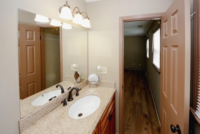 Building Photo - 4033 Scenic Mountain Dr SW