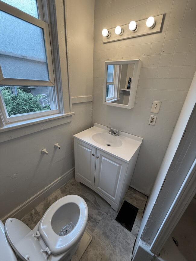 Building Photo - 27 Carthage Dr