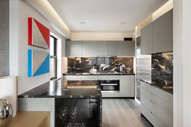 Building Photo - 900 Park Ave