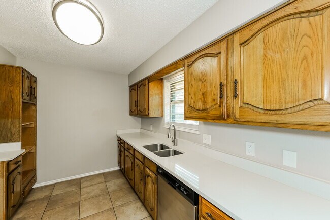 Building Photo - 1239 Sheree Ln
