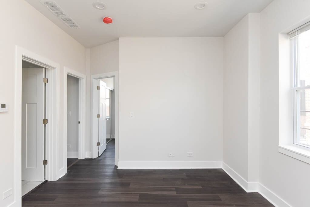 Building Photo - 4365 N Elston Ave