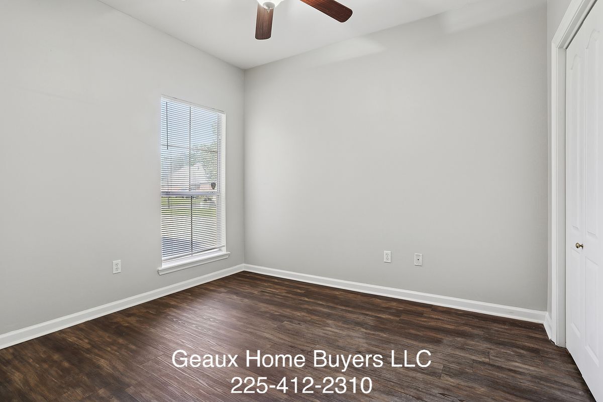 Building Photo - 508 S Daphne Dr