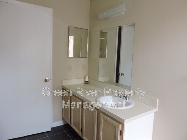 Building Photo - 8710 Pinevalley Ln