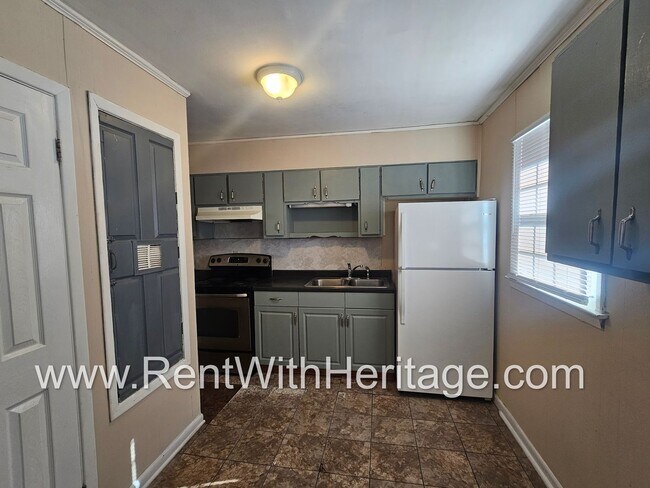 Building Photo - Great Brick Ranch / Harwood Floors / Huge Shop or Extra Storage / No Garage / Great Private Back ...