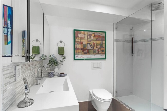 Building Photo - 2127 Brickell Ave