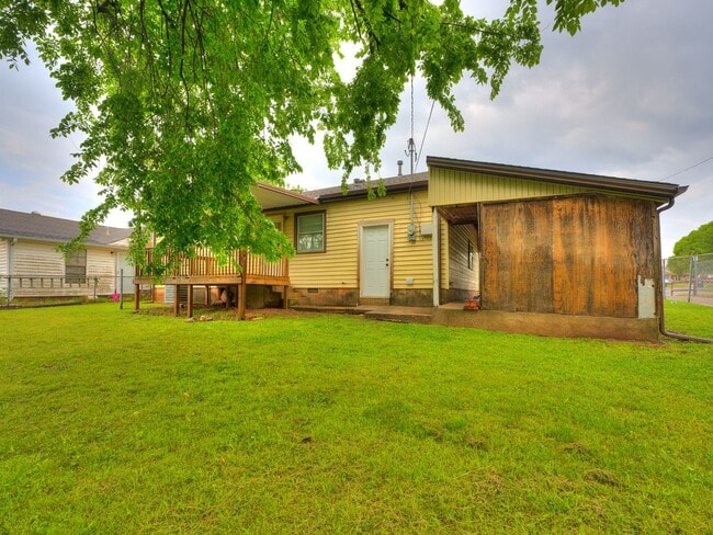 Building Photo - 3 Bedroom 1 Bath Home in Shawnee!