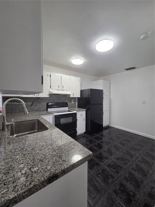 Building Photo - 10725 NW 8th Ave