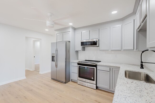 Building Photo - Completely Renovated House in the Holiday Hills Subdivision   251125