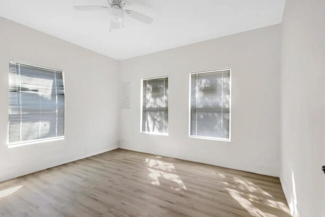 Building Photo - 2105 Walnut St