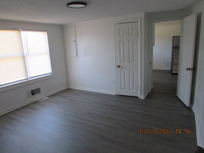 Building Photo - Lake View, Close to Shaw AFB!