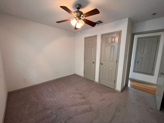 Building Photo - 4Bed/2Bath House w/ detached 2 car garage