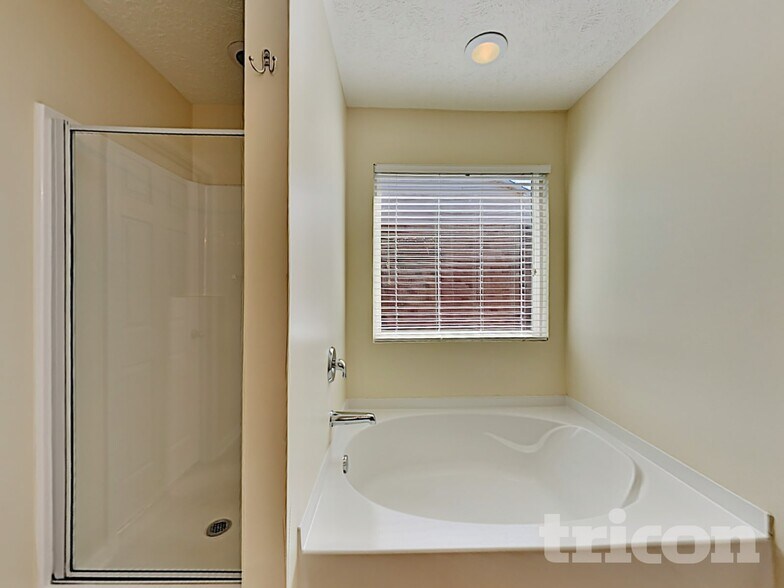 Building Photo - 1009 Harmony Ln