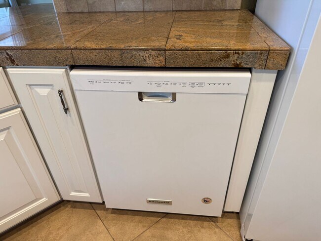 Building Photo - DEL WEBB 55+ Adult Community in Roseville!