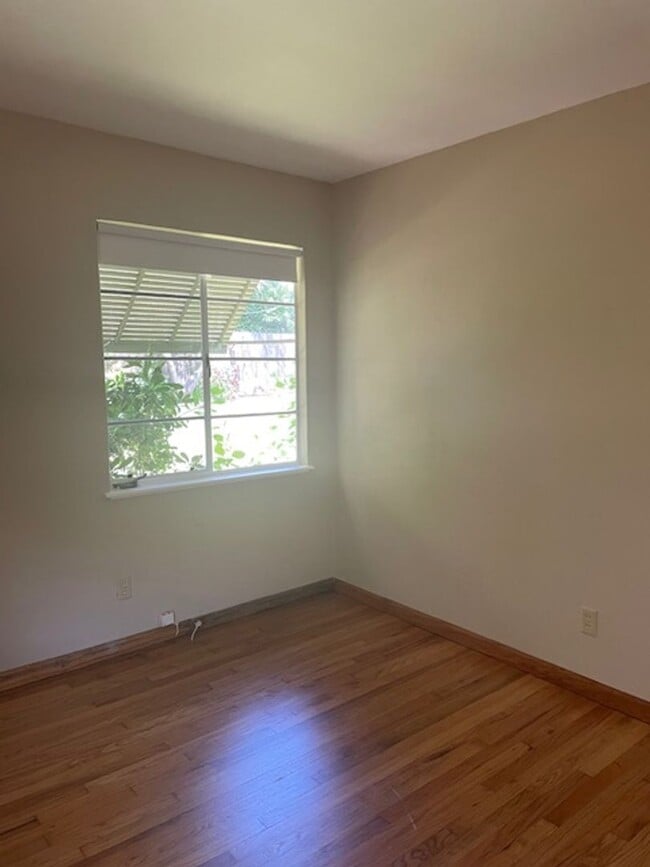 Building Photo - Charming 3 Bedroom Home on a Quiet Tree-Li...