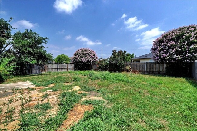 Building Photo - 136 Holmstrom St