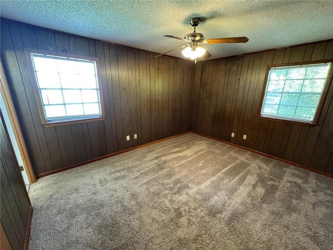 Building Photo - 24 Bethel Forest Dr S