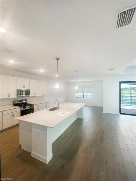 Building Photo - 19421 Hinkley Dr