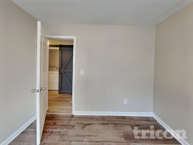 Building Photo - 5911 Dunn Rd