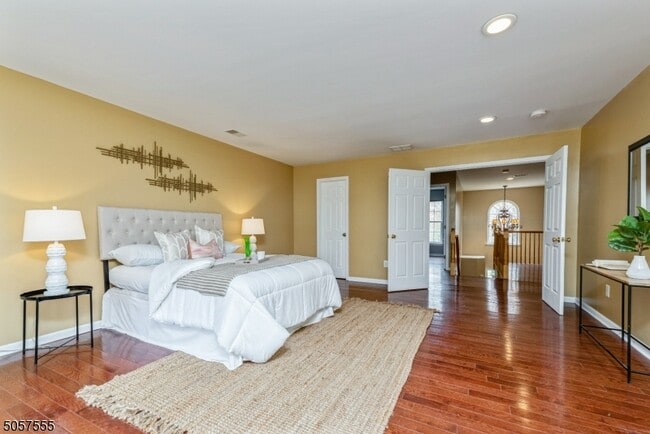 Building Photo - 27 Rolling Views Dr