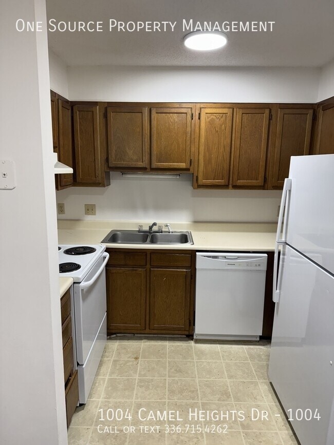 Building Photo - 1004 Camel Heights Dr