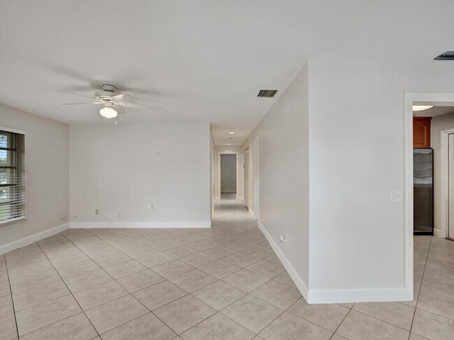 Building Photo - 3747 E Valley Green Dr