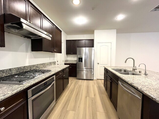 Building Photo - 4 bed, 2.5 bath located in Eastvale, CA!