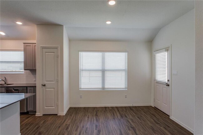 Building Photo - 6412 Laurencia Pl