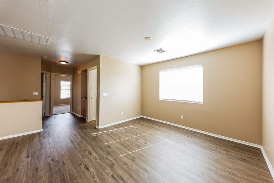Building Photo - 2561 W Granite Pass Rd