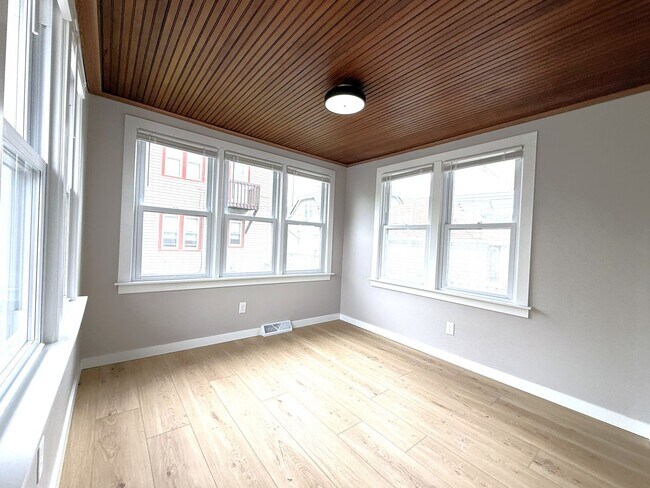 Building Photo - 323 N 59th St