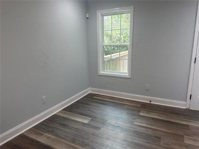 Building Photo - 1841 Bayberry Dr SW