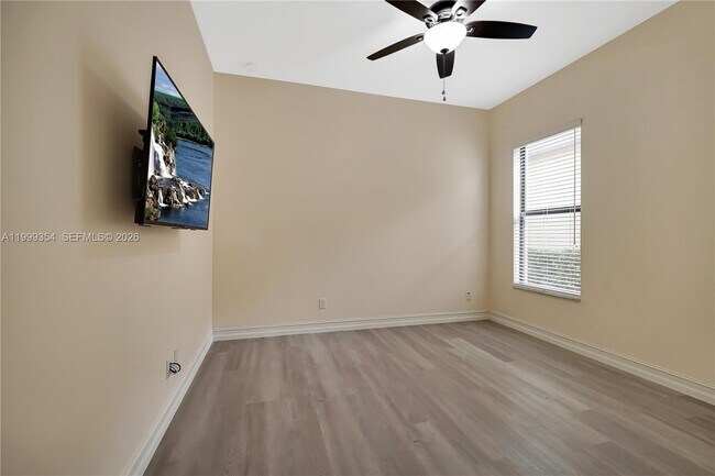 Building Photo - 11815 Leon Cir N