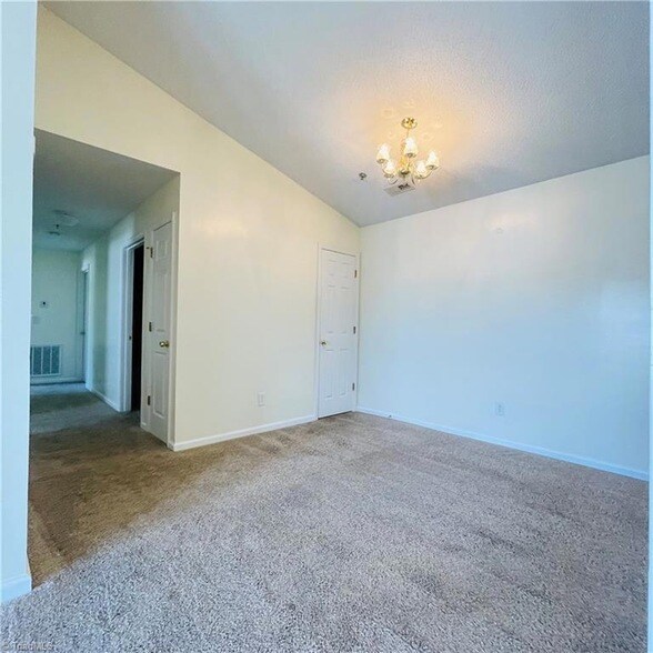Building Photo - 903 Hanahan Ct