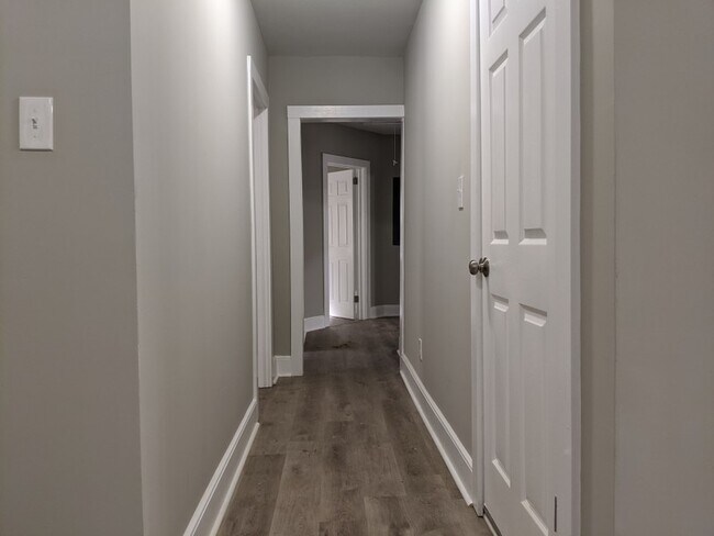 Building Photo - 2861 Forrest Hills Dr SW