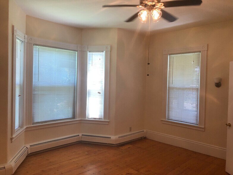 High ceilings & hw floors - 143 Pleasant St