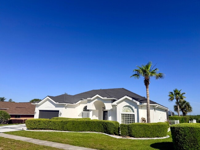 Building Photo - Beautifully maintained POOL home for Rent.